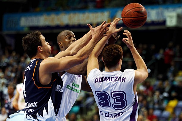 由帕雷德斯 由帕雷德斯