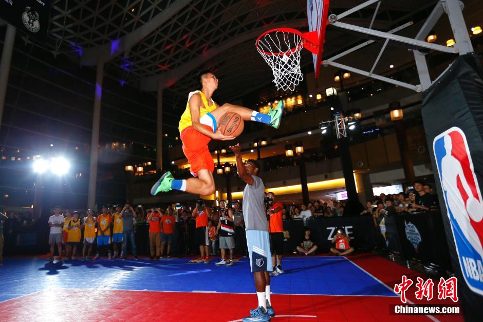 企图影响裁 企图影响裁